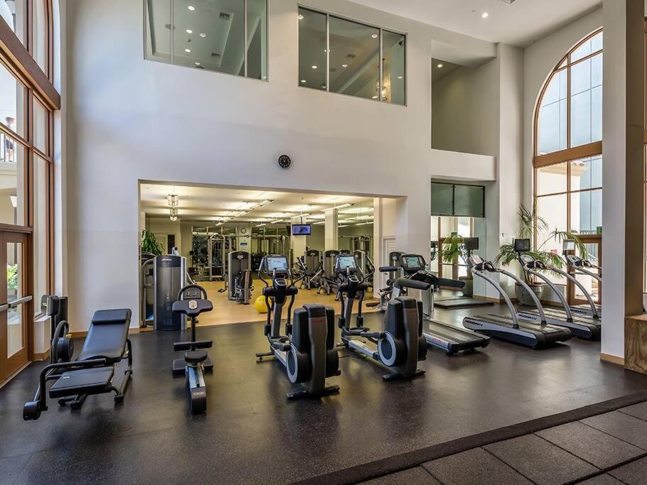 Cozy 2 Bedroom 2 Bathroom With Pool, Gym, Apartahotel Los Ángeles