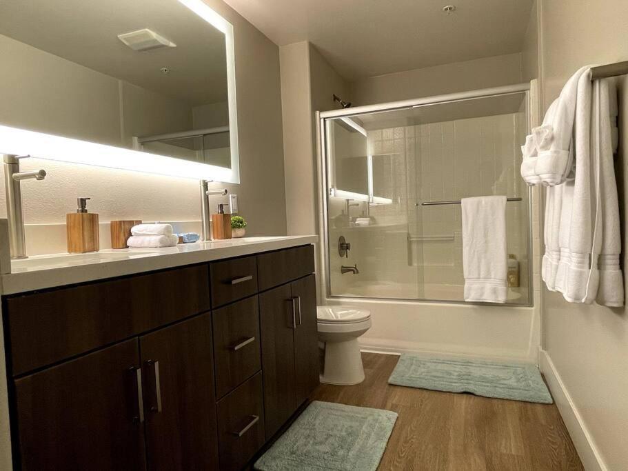 Cozy 2 Bedroom 2 Bathroom With Pool, Gym, Apartahotel
