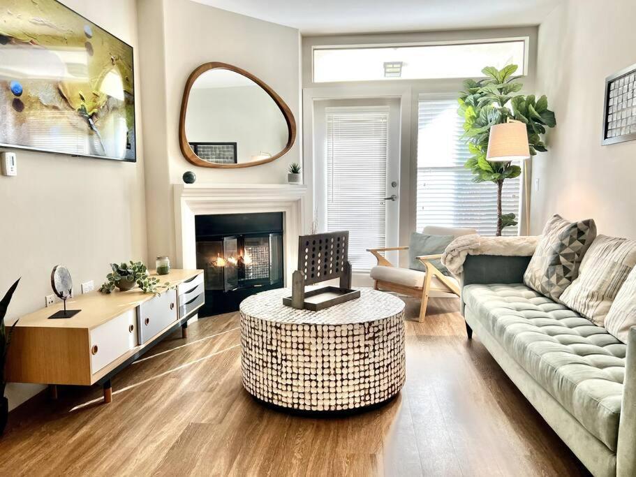 Cozy 2 Bedroom 2 Bathroom With Pool, Gym, *