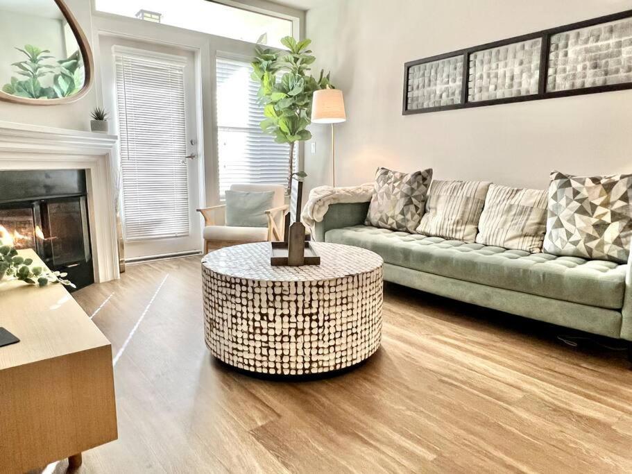 Cozy 2 Bedroom 2 Bathroom With Pool, Gym, Apartahotel